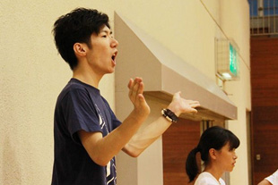 モダンダンス部の活動をしている入江さん